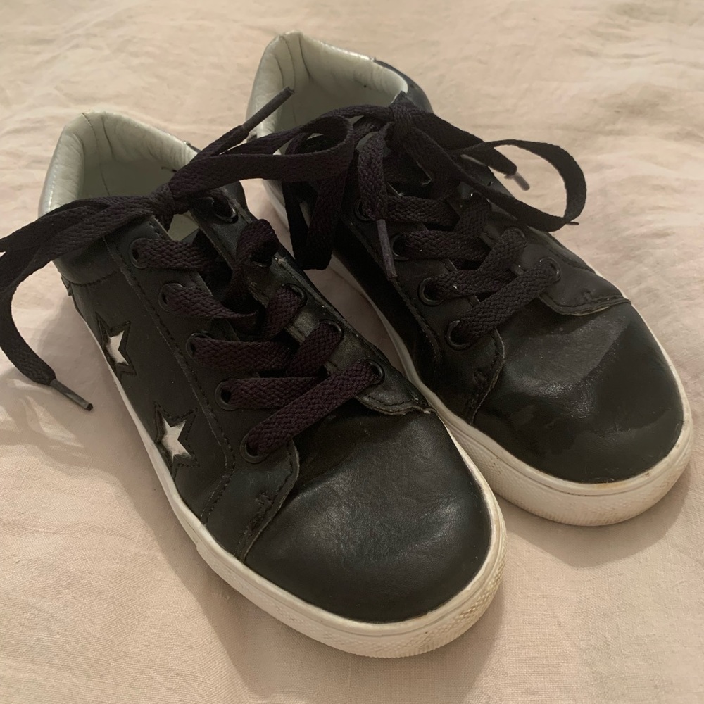 Hoo tennis shoes